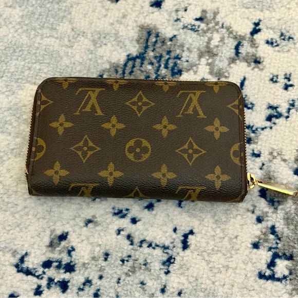 Louis Vuitton Monogram Zippy Coin
Purse Wallet With Box - Picture 4 of 7